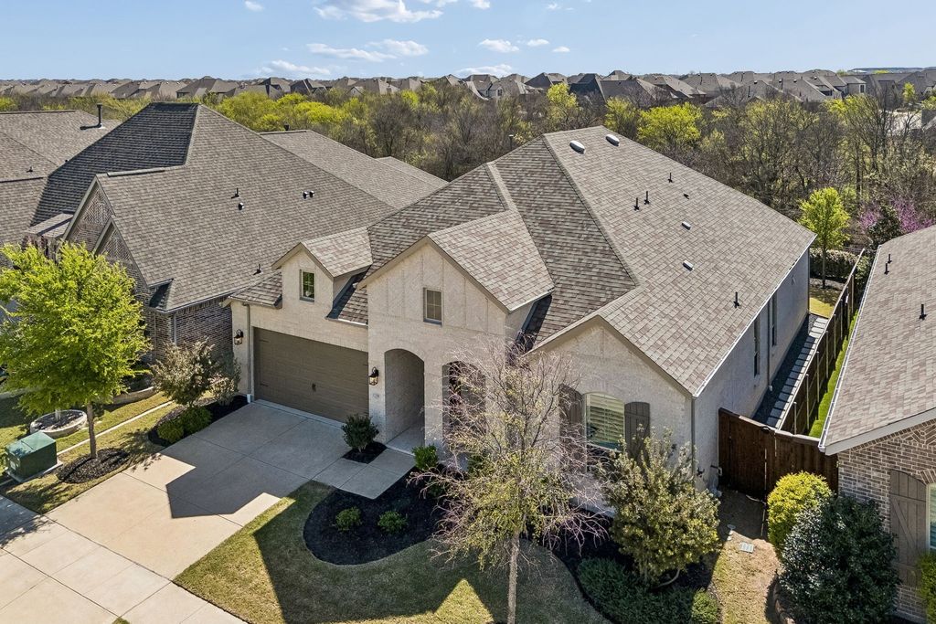 1104 Bluestem Drive, Aubrey, TX 76227