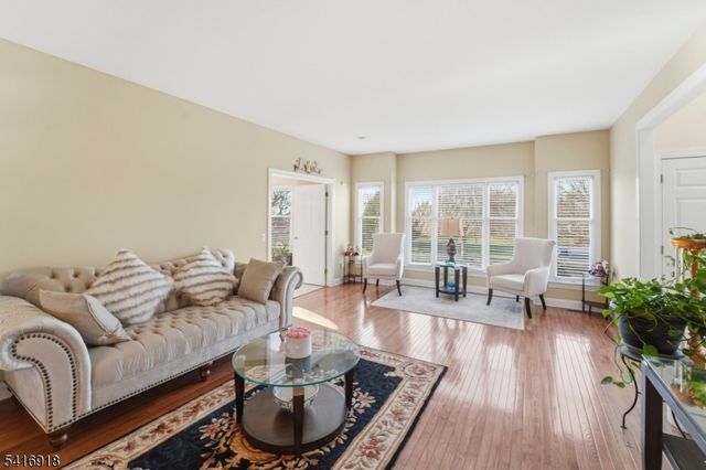 3 Cole Ct, Raritan Twp., NJ 08822