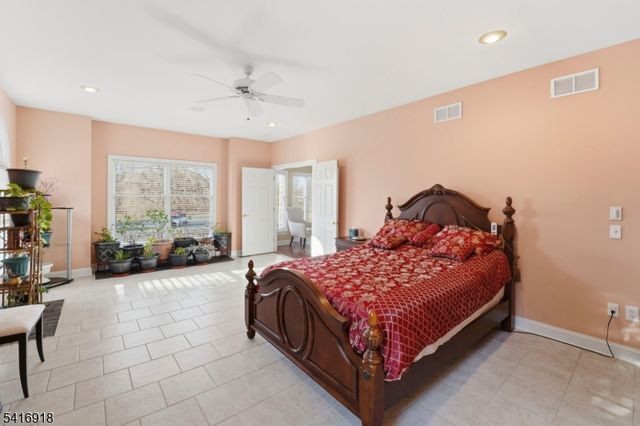 3 Cole Ct, Raritan Twp., NJ 08822