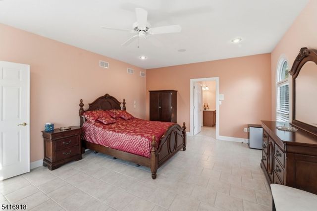 3 Cole Ct, Raritan Twp., NJ 08822