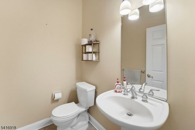 3 Cole Ct, Raritan Twp., NJ 08822