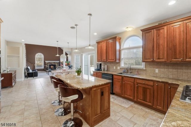 3 Cole Ct, Raritan Twp., NJ 08822