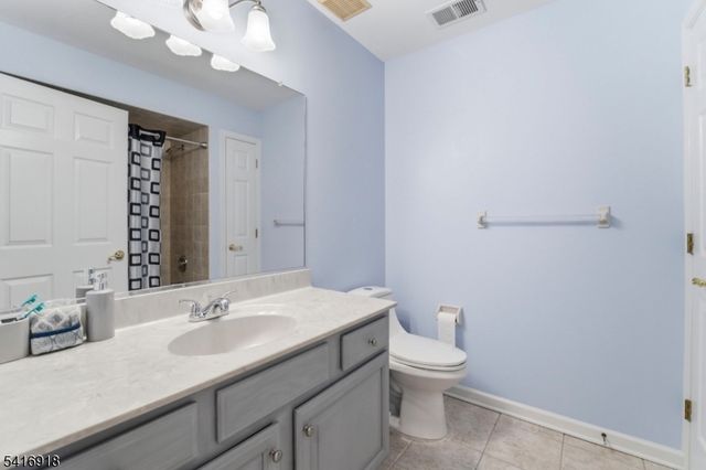 3 Cole Ct, Raritan Twp., NJ 08822