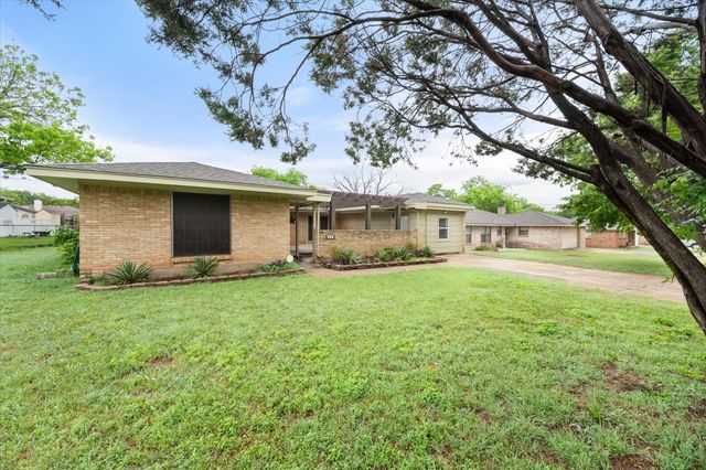 806 Marigold Drive, Cedar Hill, TX 75104