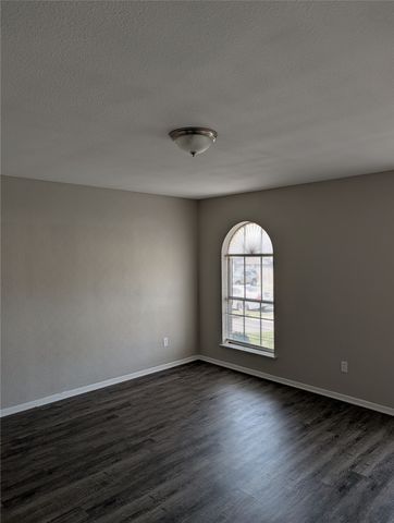 2009 Ming Drive, Edgecliff Village, TX 76134