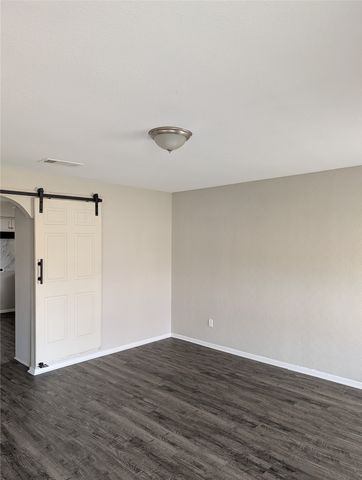 2009 Ming Drive, Edgecliff Village, TX 76134