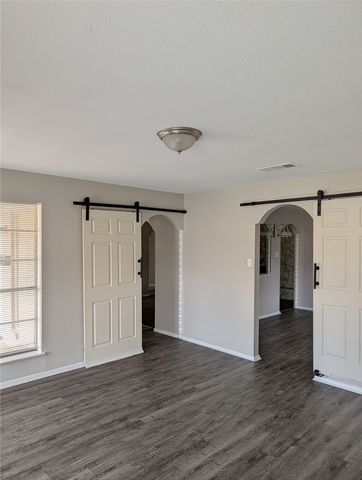 2009 Ming Drive, Edgecliff Village, TX 76134