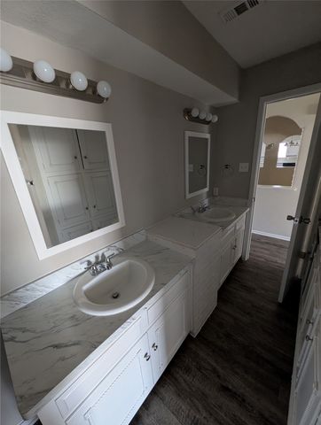 2009 Ming Drive, Edgecliff Village, TX 76134