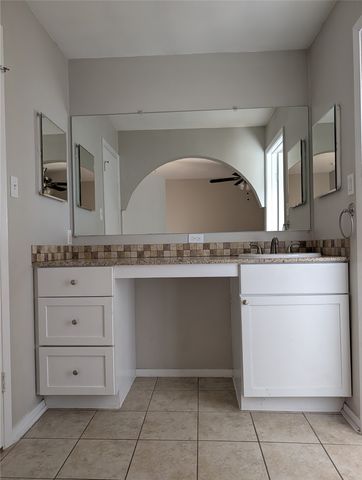 2009 Ming Drive, Edgecliff Village, TX 76134