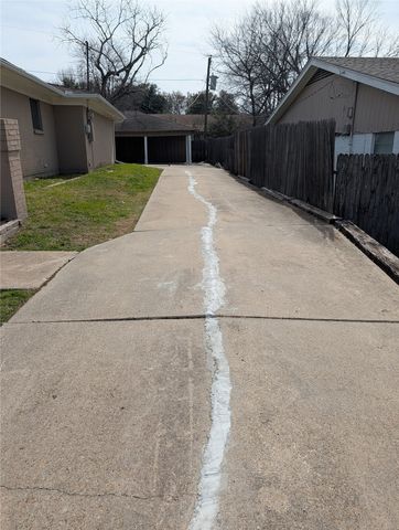 2009 Ming Drive, Edgecliff Village, TX 76134