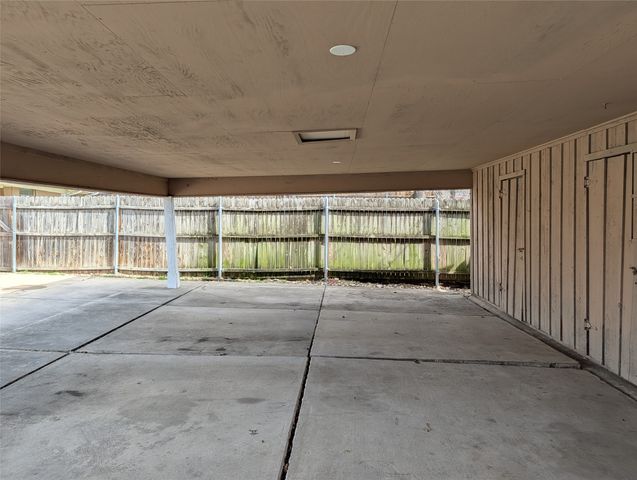 2009 Ming Drive, Edgecliff Village, TX 76134