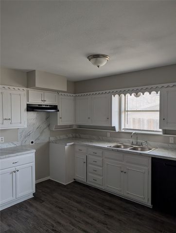 2009 Ming Drive, Edgecliff Village, TX 76134