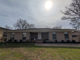 2009 Ming Drive, Edgecliff Village, TX 76134