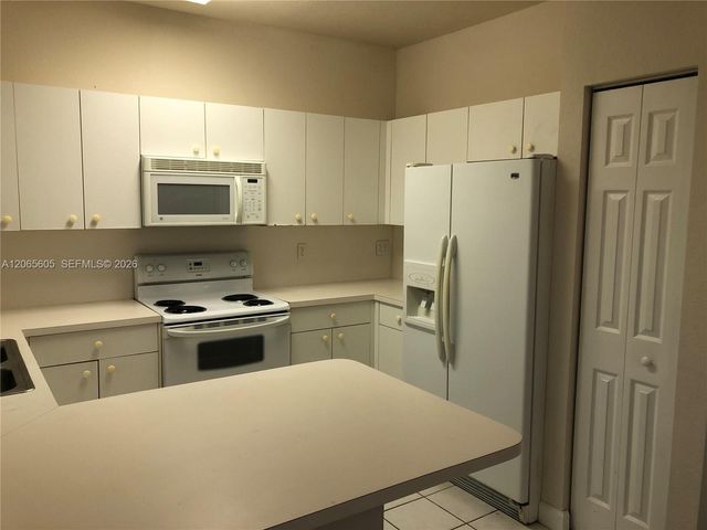 2733 NE 3rd Court 103, Homestead, FL 33033