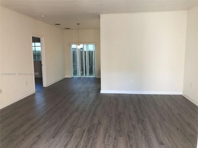 2733 NE 3rd Court 103, Homestead, FL 33033
