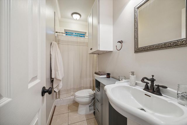 611 E 20th Street B, Houston, TX 77008