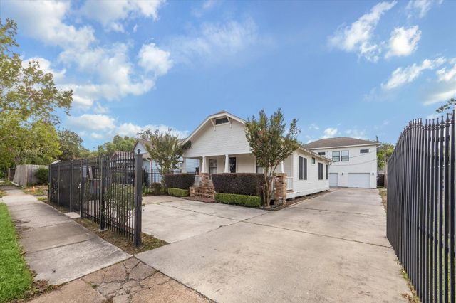 611 E 20th Street B, Houston, TX 77008