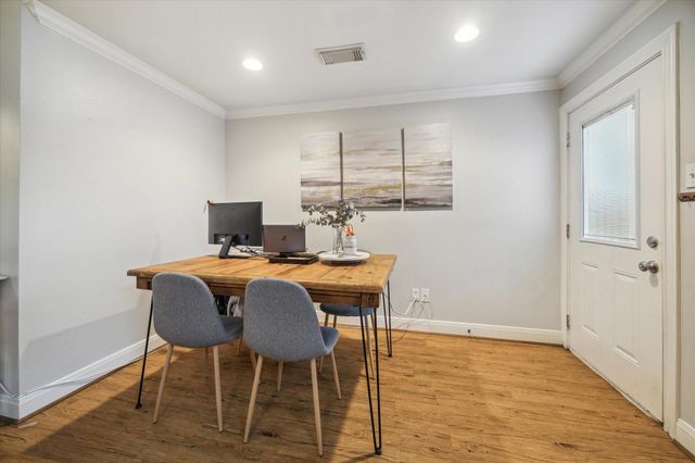 611 E 20th Street B, Houston, TX 77008