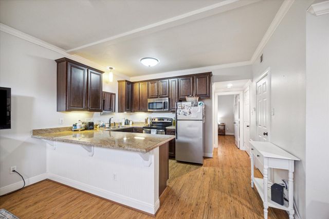 611 E 20th Street B, Houston, TX 77008