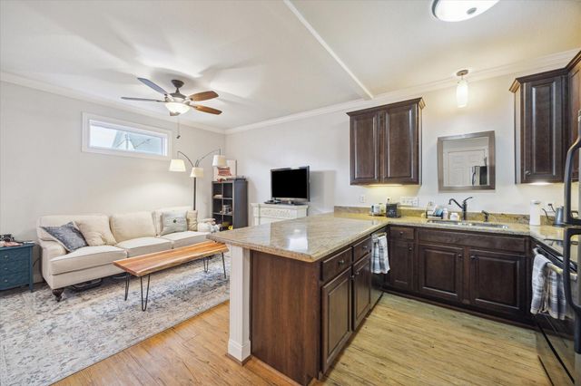 611 E 20th Street B, Houston, TX 77008