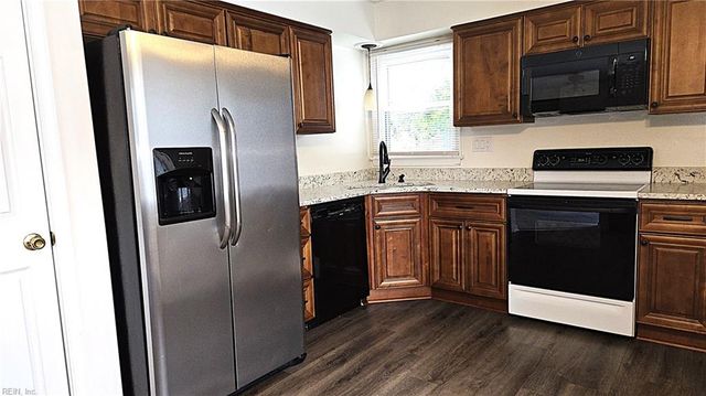 1522 Debbs LN, Chesapeake, VA 23320