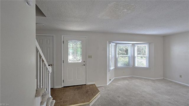 1522 Debbs LN, Chesapeake, VA 23320