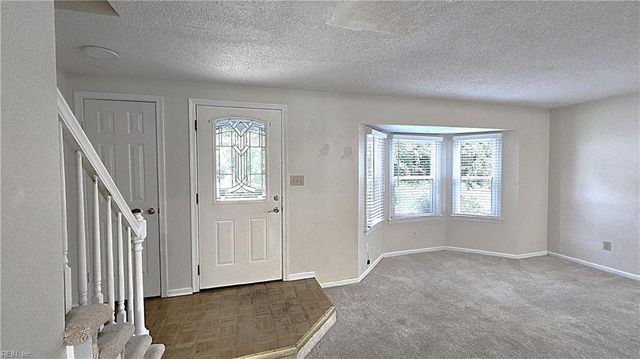 1522 Debbs LN, Chesapeake, VA 23320