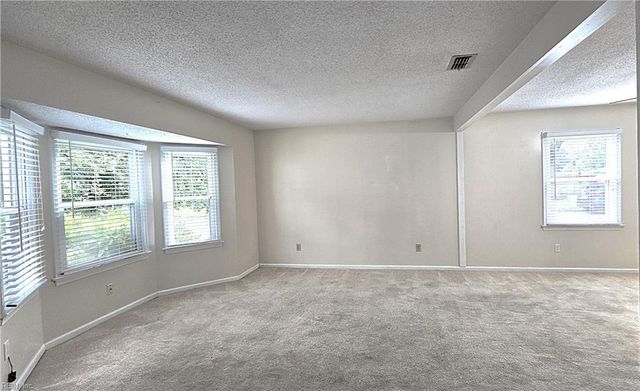 1522 Debbs LN, Chesapeake, VA 23320