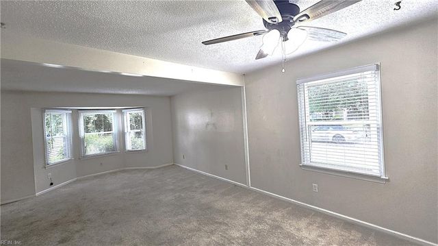 1522 Debbs LN, Chesapeake, VA 23320