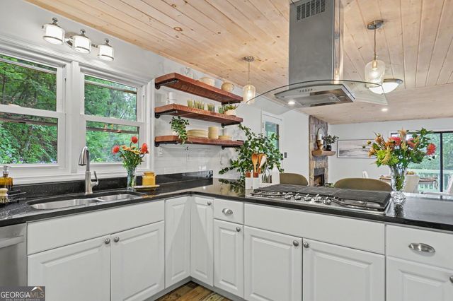 931 Timber Bluff Drive, Clayton, GA 30525