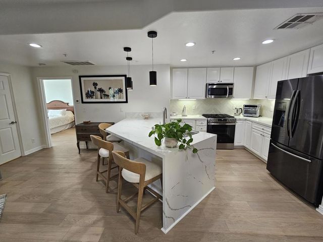 45245 Seeley Drive 18d, La Quinta, CA 92253