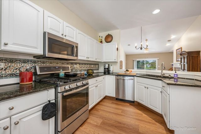 2835 Waterfront Avenue, Algonquin, IL 60102