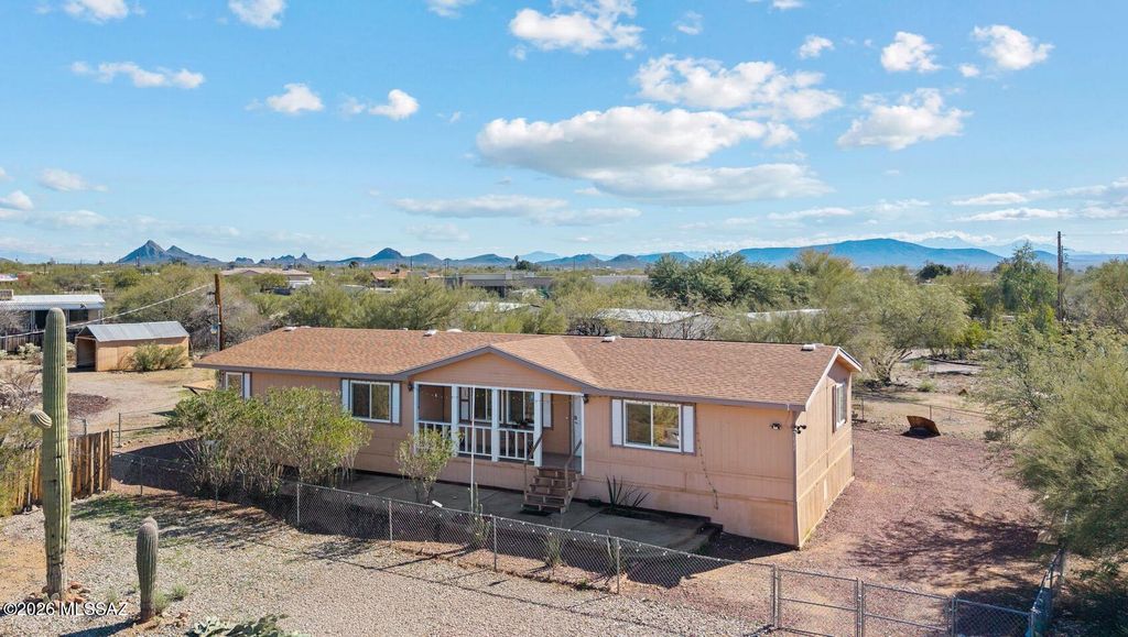 Image 1 of property listing at 3827 S Aldon Road, Tucson, AZ 85735