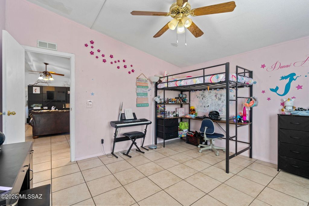 Image 14 of property listing at 3827 S Aldon Road, Tucson, AZ 85735