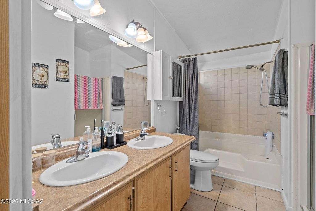 Image 21 of property listing at 3827 S Aldon Road, Tucson, AZ 85735