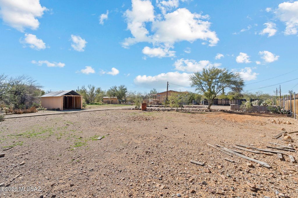 Image 25 of property listing at 3827 S Aldon Road, Tucson, AZ 85735