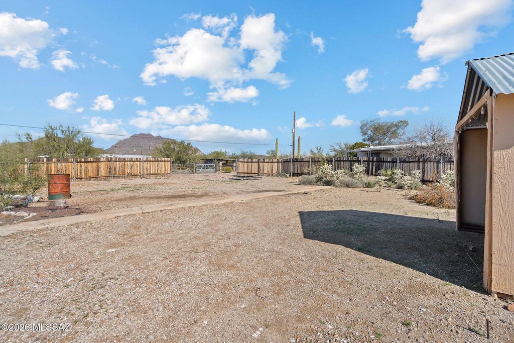 Image 27 of property listing at 3827 S Aldon Road, Tucson, AZ 85735