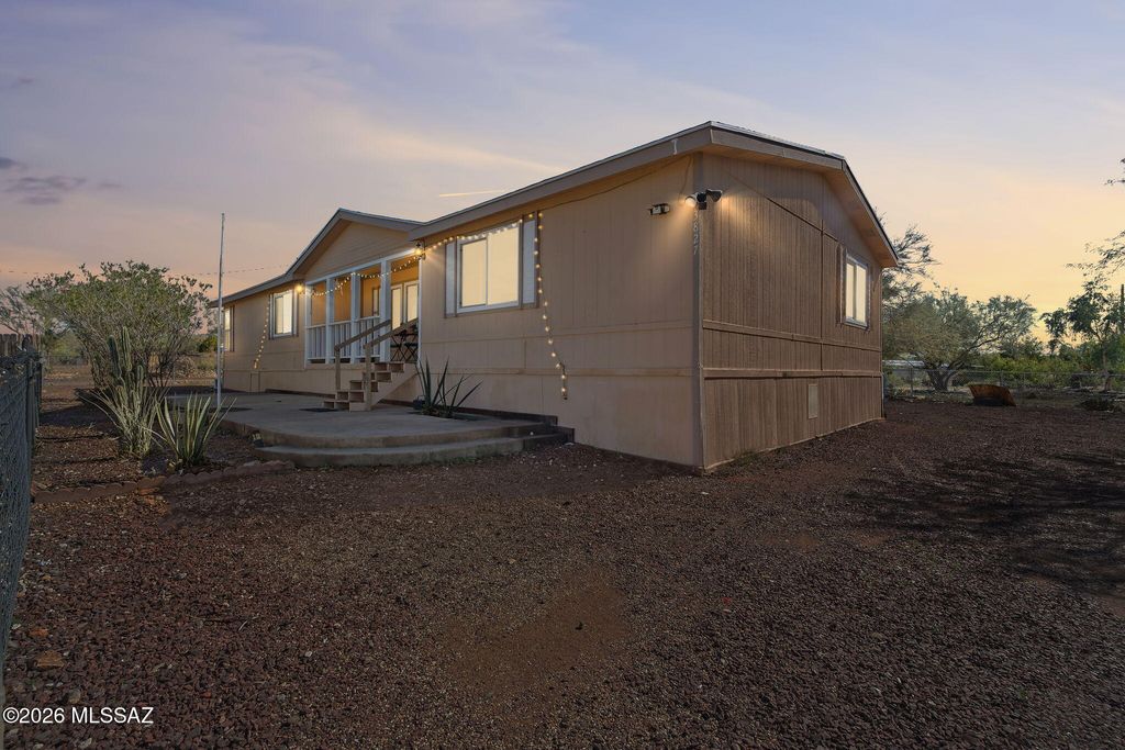 Image 31 of property listing at 3827 S Aldon Road, Tucson, AZ 85735