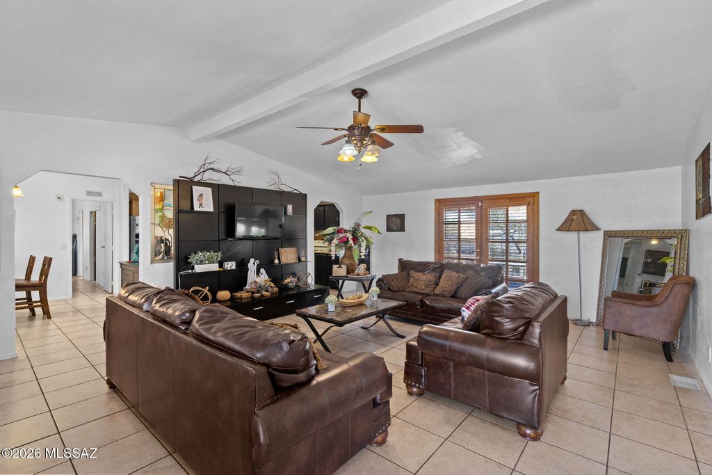 Image 4 of property listing at 3827 S Aldon Road, Tucson, AZ 85735