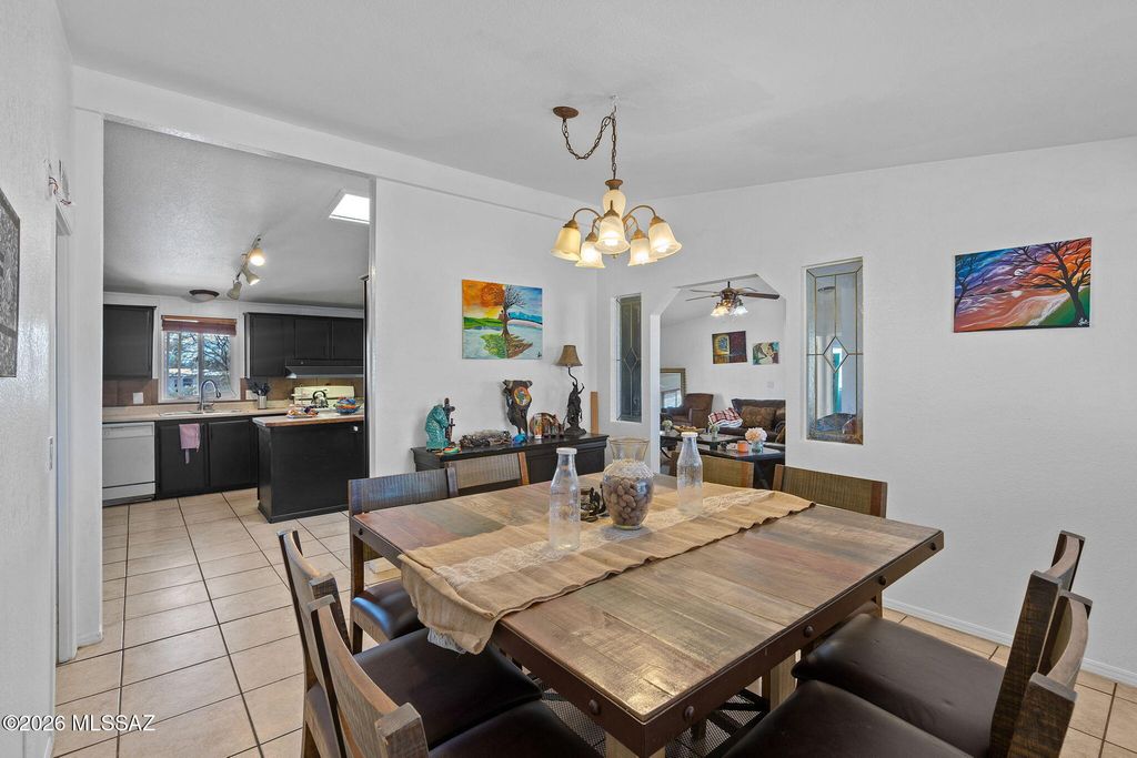 Image 7 of property listing at 3827 S Aldon Road, Tucson, AZ 85735