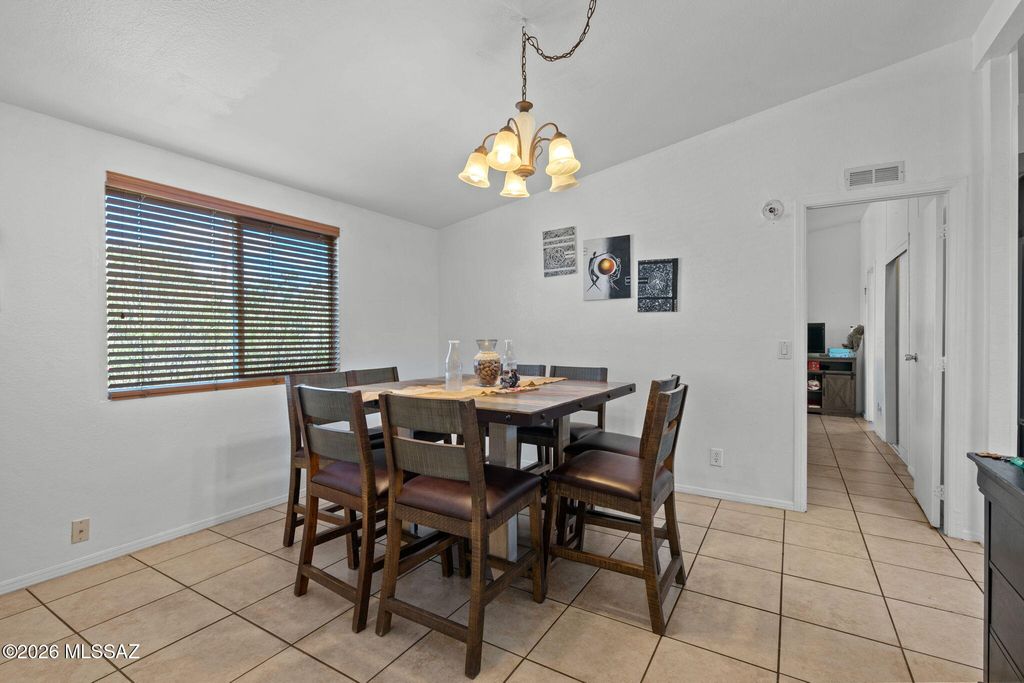 Image 8 of property listing at 3827 S Aldon Road, Tucson, AZ 85735