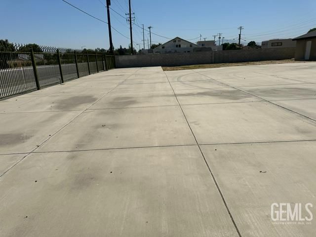 655 S Panama Lane, Bakersfield, CA 93307