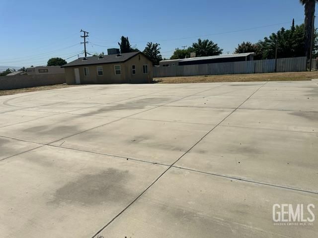 655 S Panama Lane, Bakersfield, CA 93307