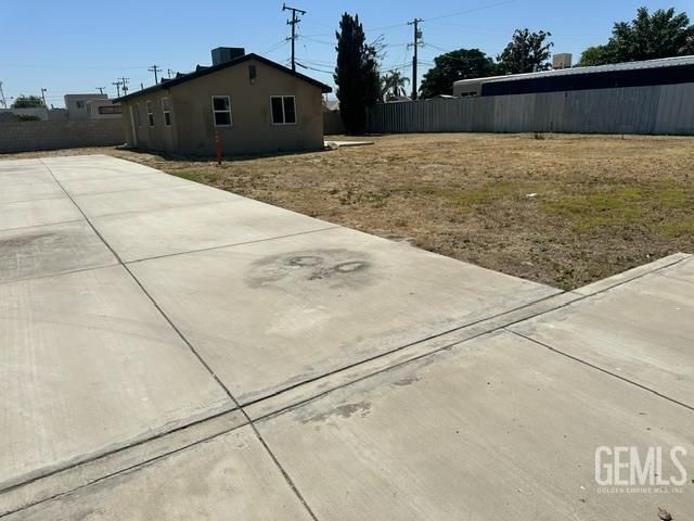 655 S Panama Lane, Bakersfield, CA 93307