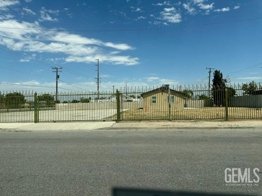 655 S Panama Lane, Bakersfield, CA 93307