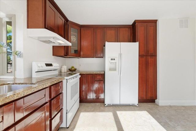 32 Lido Circle, Redwood City, CA 94065