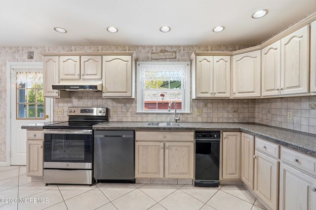 1903 Holbrook Street, Oakhurst, NJ 07755
