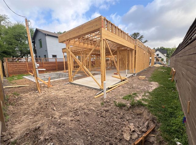 955 W 42nd Street, Houston, TX 77018