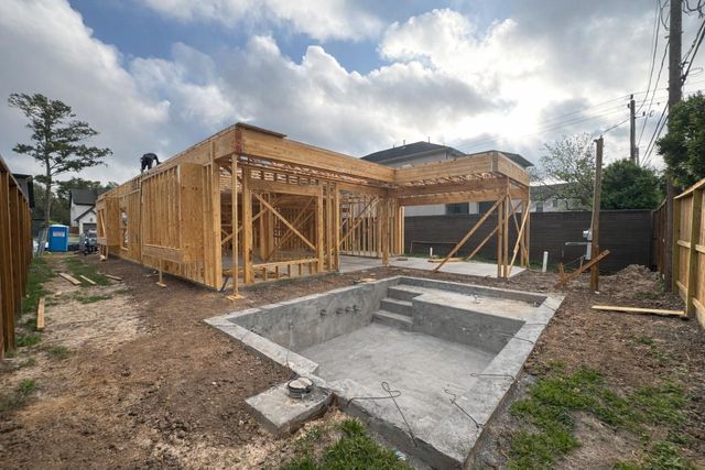 955 W 42nd Street, Houston, TX 77018