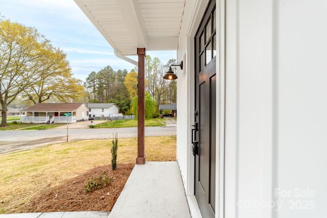 103 W Irwin Street, Cherryville, NC 28021